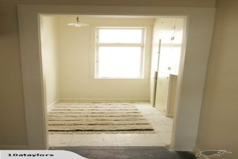 Photo of property in 15 Huia Road, Point Chevalier, Auckland, 1022