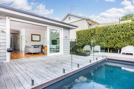 Photo of property in 16 Warwick Street, Morningside, Auckland, 1022