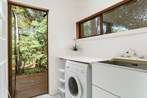 Photo of property in 1048 Scenic Drive North, Swanson, Auckland, 0816