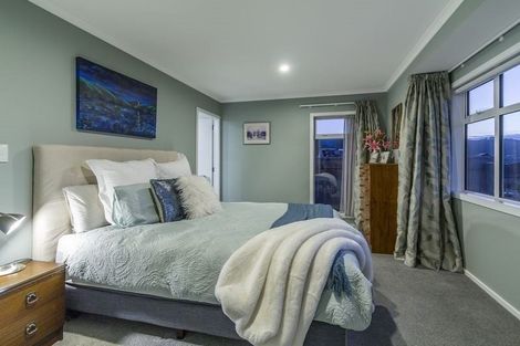 Photo of property in 12 Ken Douglas Drive, Aotea, Porirua, 5024