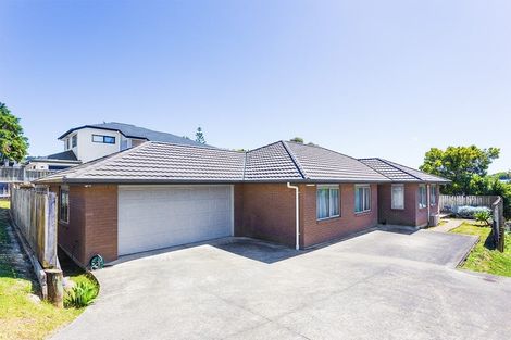 Photo of property in 11a Barron Drive, Green Bay, Auckland, 0604