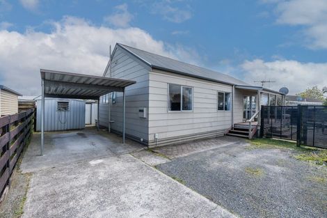 Photo of property in 4 Beadle Place, St Andrews, Hamilton, 3200