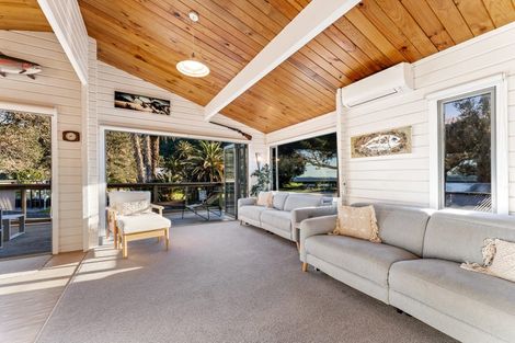 Photo of property in 54 Waiwera Road, Waiwera, Orewa, 0994