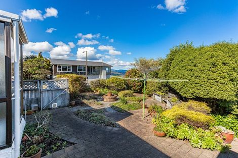 Photo of property in 22 Bushey Way, Maungaraki, Lower Hutt, 5010