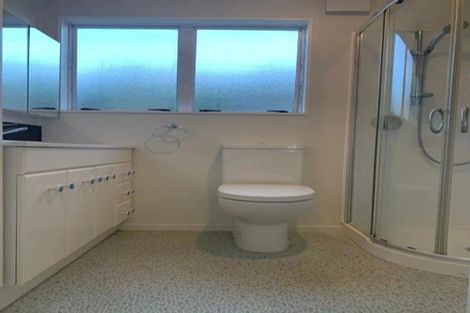 Photo of property in 1/12 De Thiery Place, Pakuranga Heights, Auckland, 2010