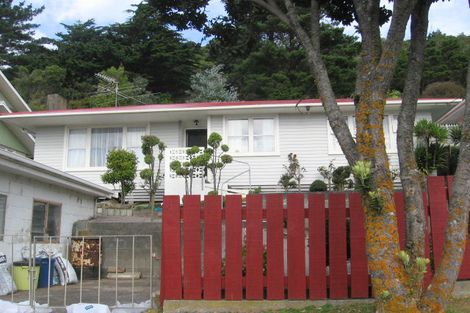 Photo of property in 27 Ahuriri Street, Strathmore Park, Wellington, 6022