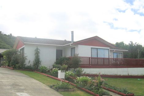 Photo of property in 2/3 Opurere Grove, Tirohanga, Lower Hutt, 5010