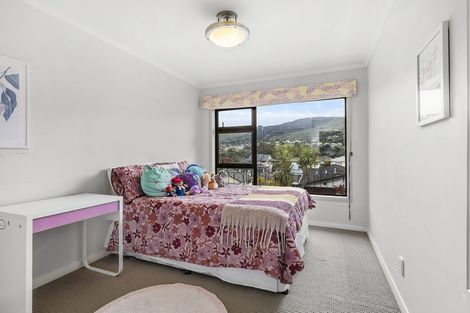 Photo of property in 24 Ranui Terrace, Tawa, Wellington, 5028