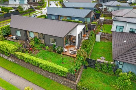 Photo of property in 8 Kuparu Lane, Red Beach, 0932