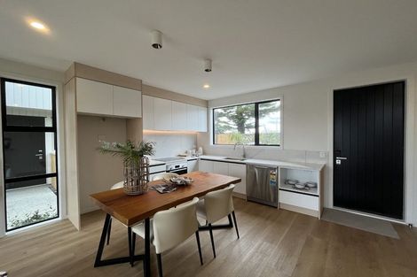 Photo of property in 27c Dawnhaven Drive, Te Atatu Peninsula, Auckland, 0610