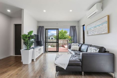 Photo of property in 10 Silver Beech Street, Takanini, 2110