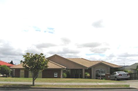 Photo of property in 15 Lorikeet Place, Unsworth Heights, Auckland, 0632