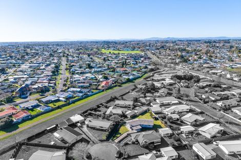 Photo of property in 10 Bremridge Place, Melville, Hamilton, 3206