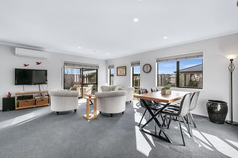 Photo of property in 8 Ash Close, Levin, 5510