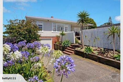 Photo of property in 296 East Coast Road, Forrest Hill, Auckland, 0620