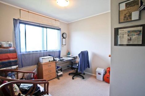 Photo of property in 2/17 Raeben Avenue, Hillcrest, Auckland, 0627