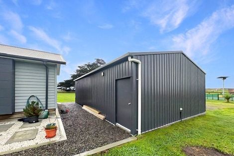 Photo of property in 120 Cummerfield Road, Foxton, 4891