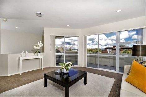 Photo of property in 1 Glucina Avenue, West Harbour, Auckland, 0618