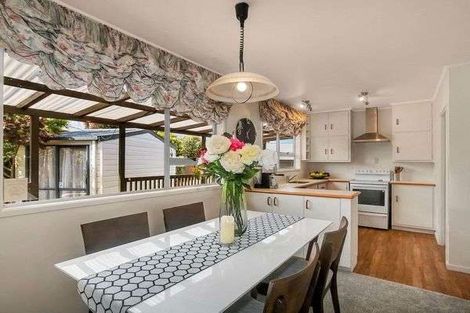 Photo of property in 15 Bedlington Avenue, Manurewa, Auckland, 2102