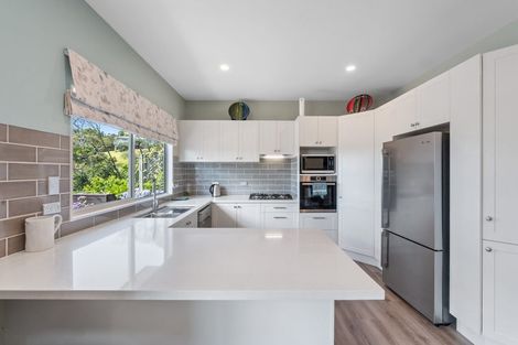 Photo of property in 17 Bushglen Court, Browns Bay, Auckland, 0630