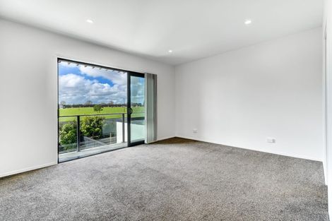 Photo of property in 61 Hayfield Way, Karaka, Papakura, 2113