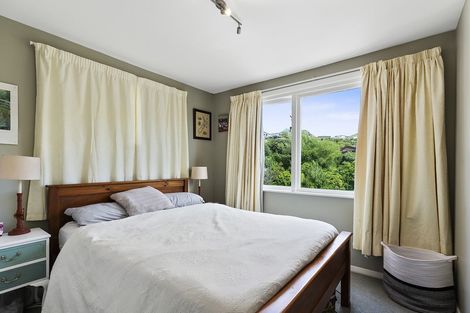 Photo of property in 29 Kellsmere Crescent, Island Bay, Wellington, 6023