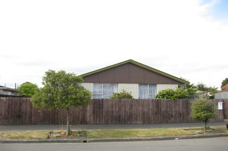 Photo of property in 1/4 Tamarisk Place, Parklands, Christchurch, 8083