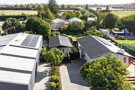 Photo of property in 28 Pitt Street, Clive, 4102