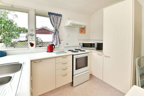 Photo of property in 15 The Grove, Red Beach, 0932