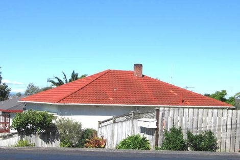Photo of property in 15 Te Atatu Road, Te Atatu South, Auckland, 0610