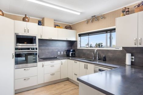 Photo of property in 118 Sandspit Road, Waiuku, 2123