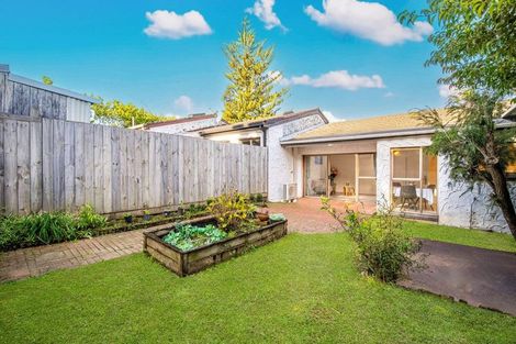 Photo of property in 3/550 Glenfield Road, Glenfield, Auckland, 0629