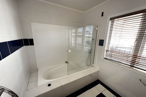 Photo of property in 93 Sylvan Avenue, Northcote, Auckland, 0627