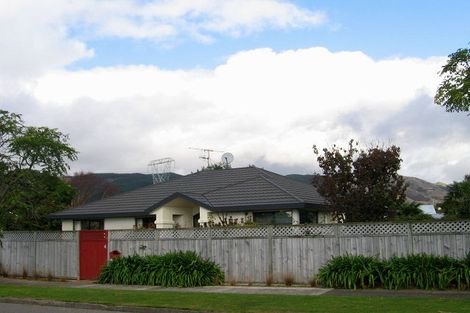 Photo of property in 2 Charnwood Grove, Waikanae, 5036
