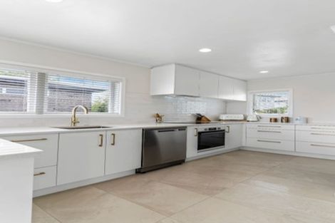 Photo of property in 3 Mayall Avenue, Beach Haven, Auckland, 0626