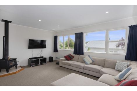 Photo of property in 9 Union Street, Hikurangi, 0114