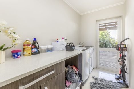 Photo of property in 11 Henriette Place, The Gardens, Auckland, 2105