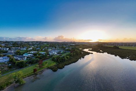 Photo of property in 15 Weka Close, Red Beach, 0932