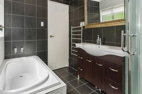 Photo of property in 10a Castleton Drive, Howick, Auckland, 2014