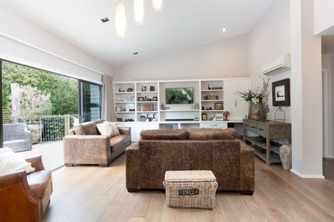 Photo of property in 10 Parawera Drive, Acacia Bay, Taupo, 3330