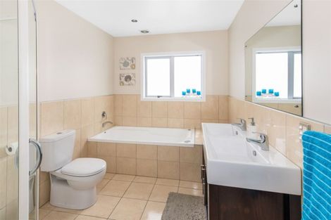 Photo of property in 48a Winsley Terrace, Churton Park, Wellington, 6037