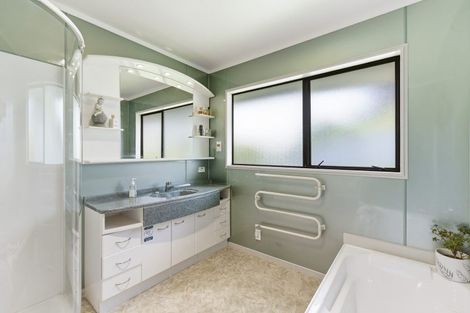 Photo of property in 2 Sunset Terrace, Waikanae Beach, Waikanae, 5036