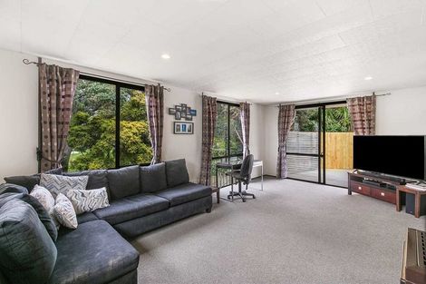 Photo of property in 2/18 Cypress Place, Sunnynook, Auckland, 0620