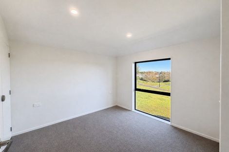 Photo of property in 6/18 Albert Road, Kelston, Auckland, 0602
