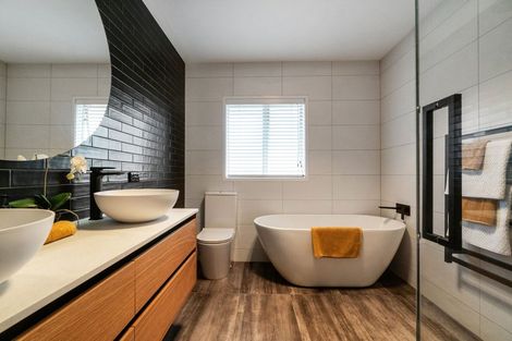 Photo of property in 30 Norman Close, The Gardens, Auckland, 2105