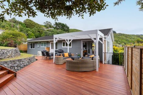 Photo of property in 18 Greyfriars Crescent, Tawa, Wellington, 5028