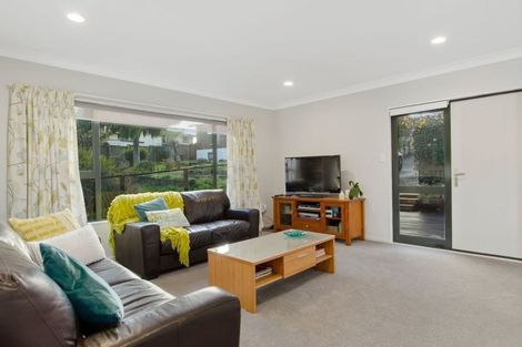 Photo of property in 2/14 Spencer Road, Pinehill, Auckland, 0632
