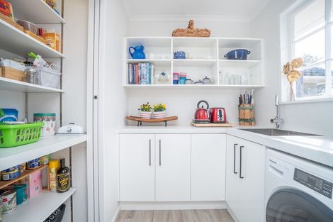 Photo of property in 86 Ruamahanga Crescent, Terrace End, Palmerston North, 4410