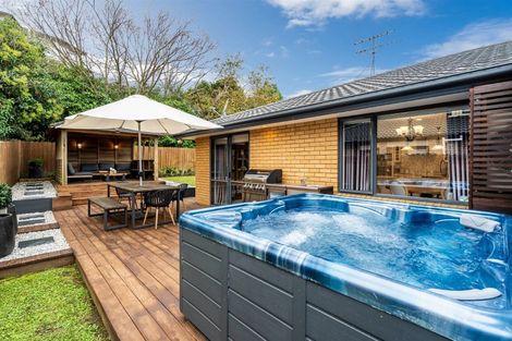 Photo of property in 22 Sunvista Avenue, Oteha, Auckland, 0632