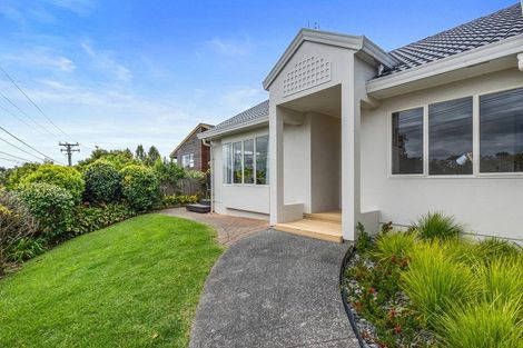 Photo of property in 2/893 Beach Road, Waiake, Auckland, 0630
